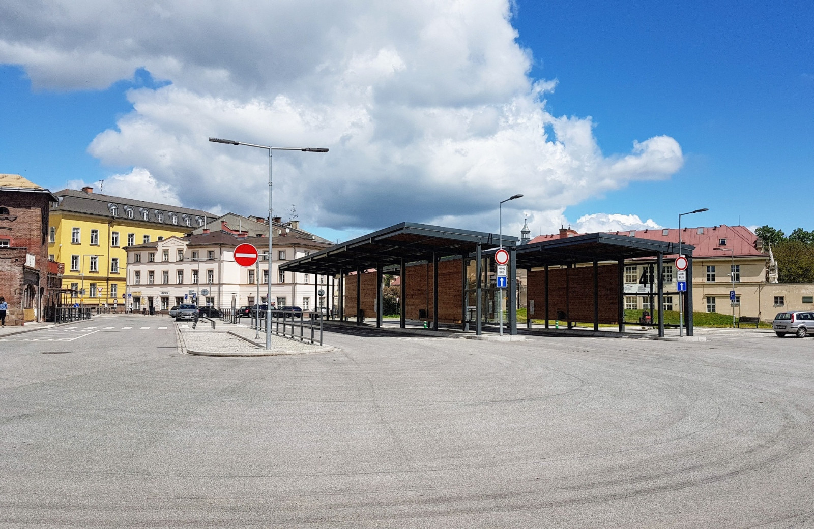 Hostinné - autobusové nádraží
