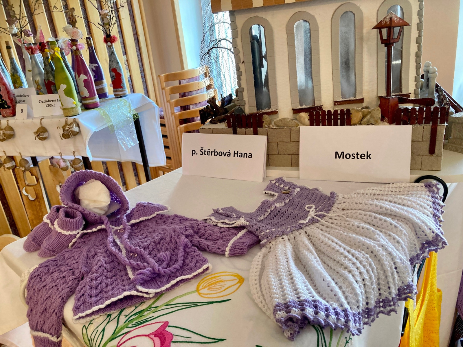 Pleten� oble�en� - v�stava Tvo�iv� ruce v Doln� Brusnici 2023