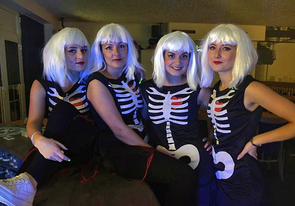 Person�l ve stylov�m oble�en� podle po��dan� akce.