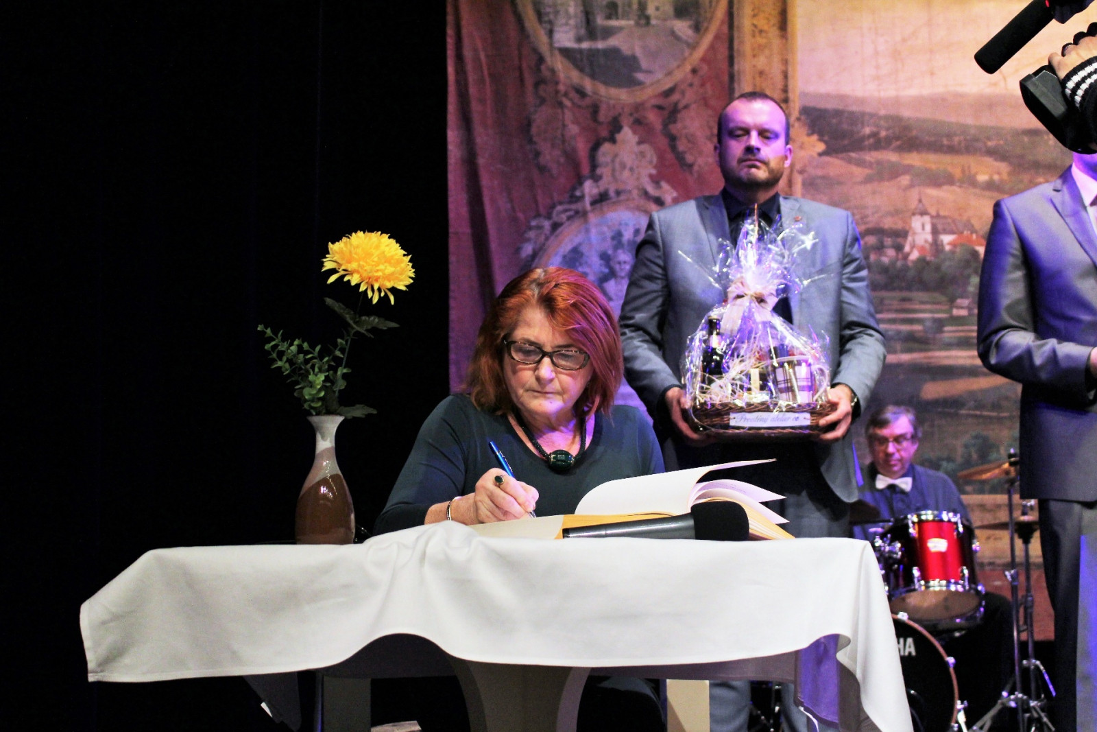 Bo�ena Teodoridisov� zastupuje man�ela